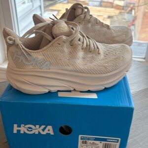 Hoka women’s Beige/Off-White Cushioned Running Sneakers